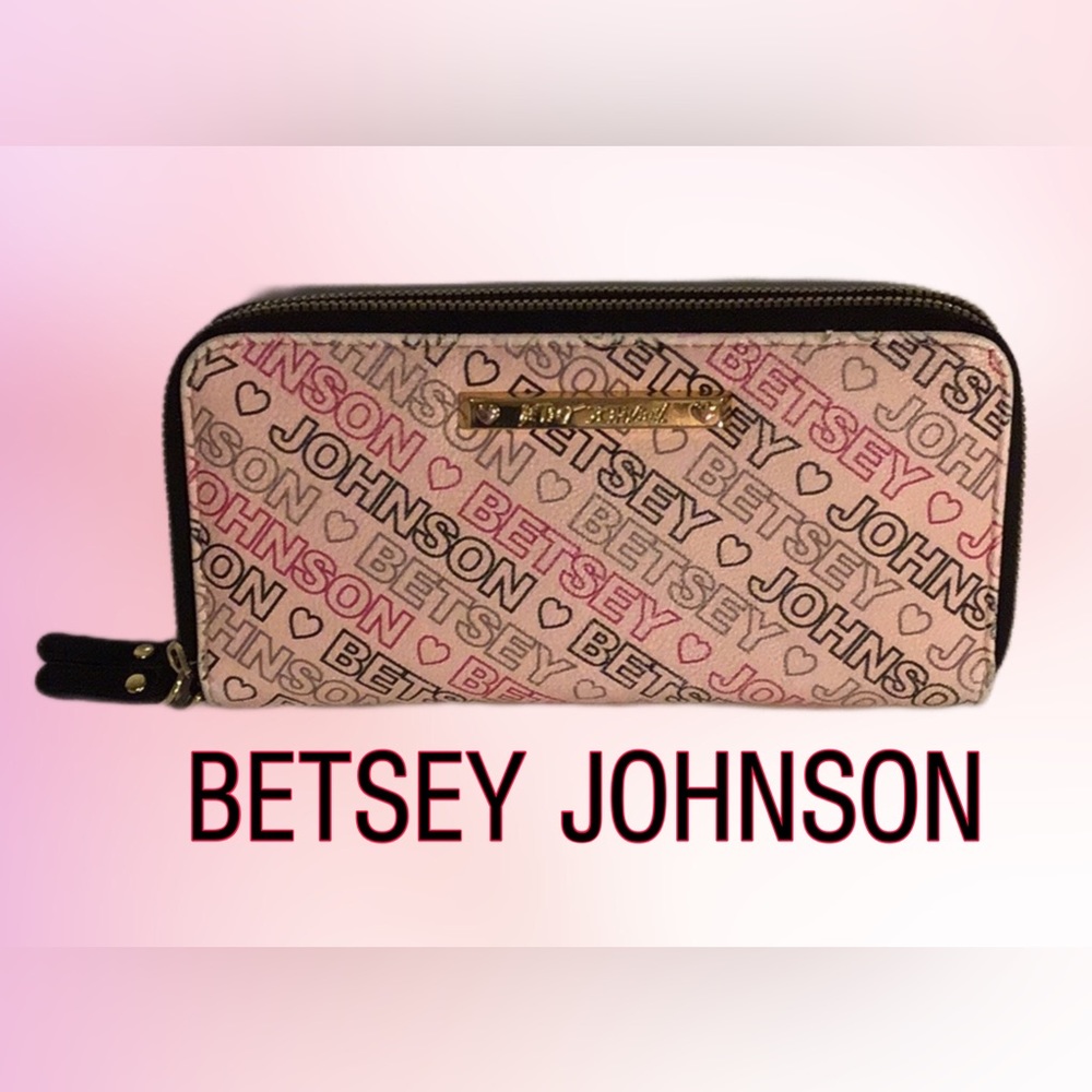 NEW‎ Betsey Johnson Logo Wallet